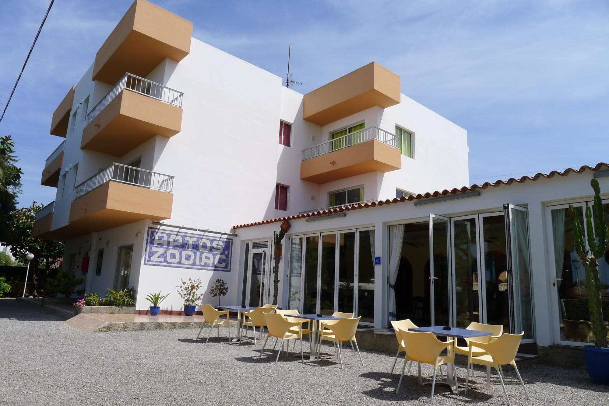 Apartamentos Zodiac Sant Antoni de Portmany Екстериор снимка
