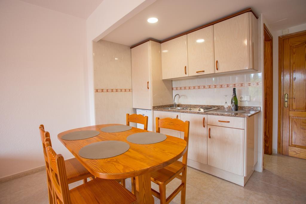Apartamentos Zodiac Sant Antoni de Portmany Екстериор снимка