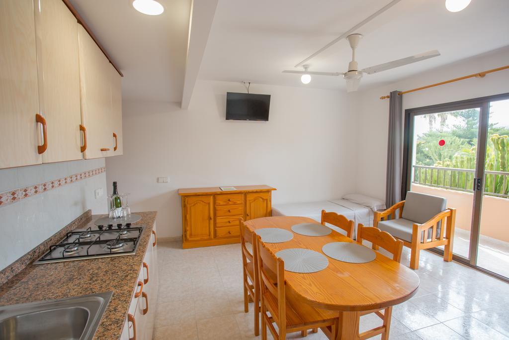 Apartamentos Zodiac Sant Antoni de Portmany Екстериор снимка