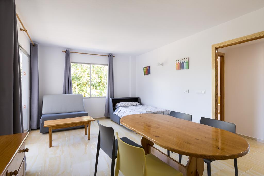 Apartamentos Zodiac Sant Antoni de Portmany Екстериор снимка
